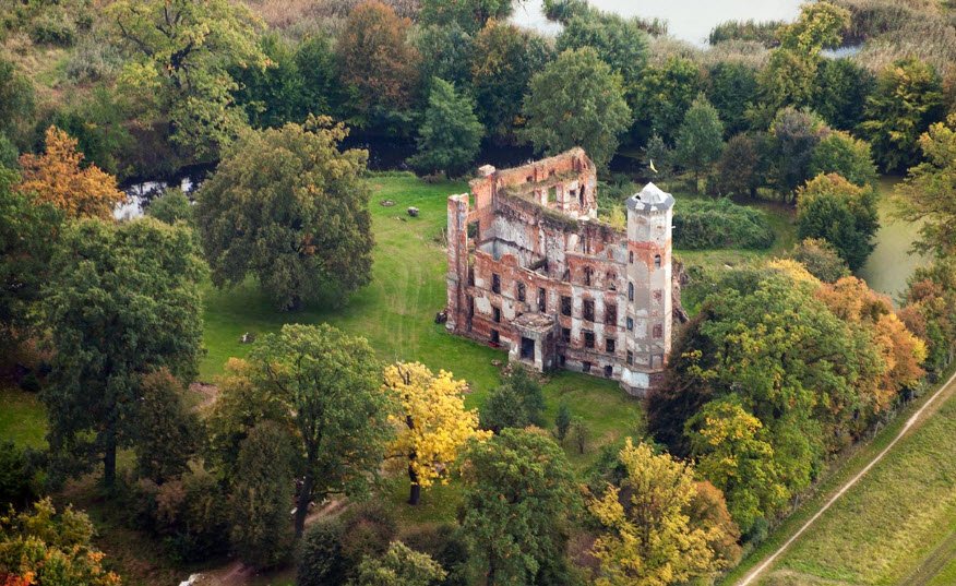 Niesytno Castle, Poland